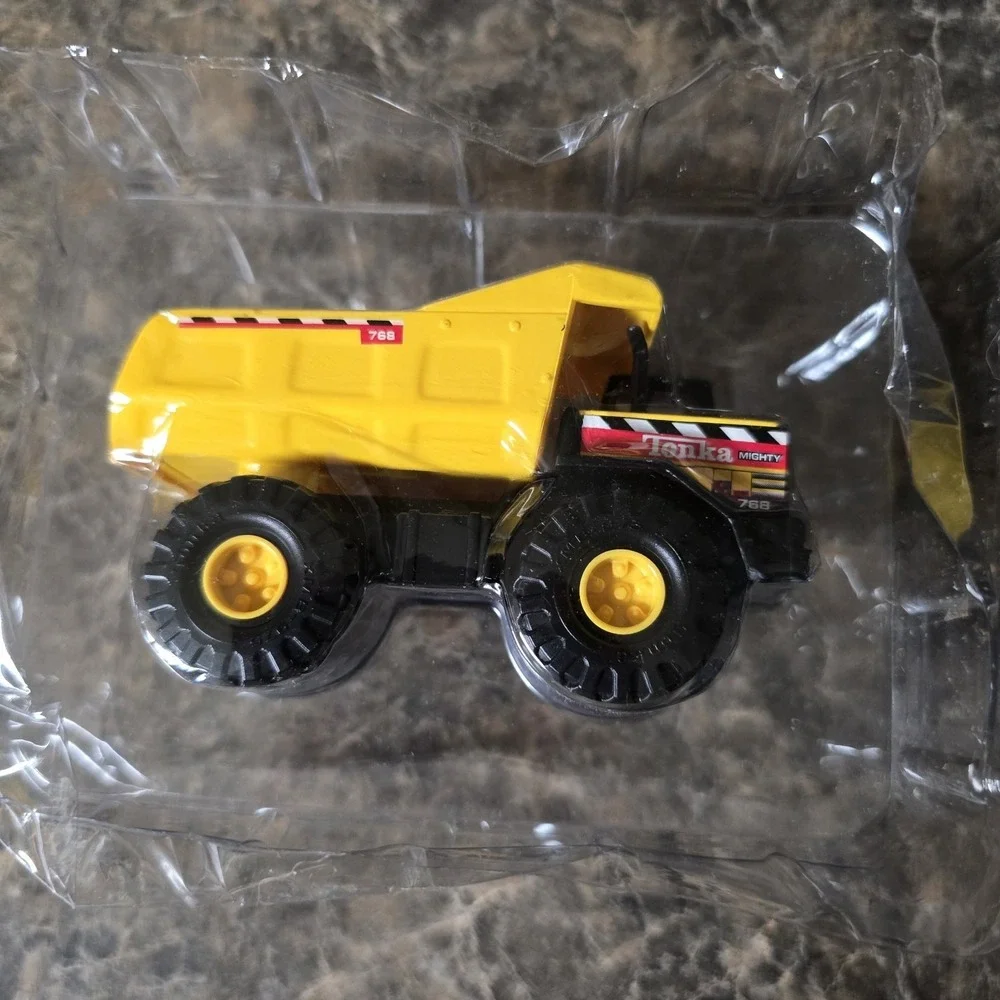 Hasbro/Maisto Tonka Mighty 768 Dump‎ Truck/ 750 Swivel Bucket Crane